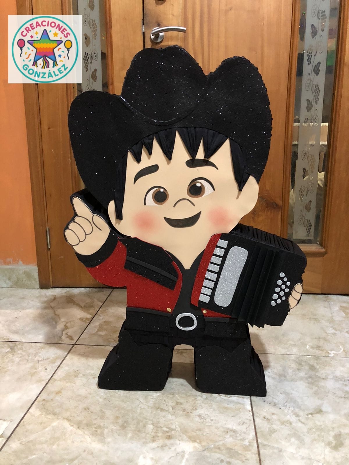 Pi帽ata Alfredito Olivas